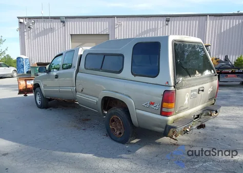 2000 Chevrolet Silverado K2500 из США, поврежденный, VIN 1GCGK29U9YE415973